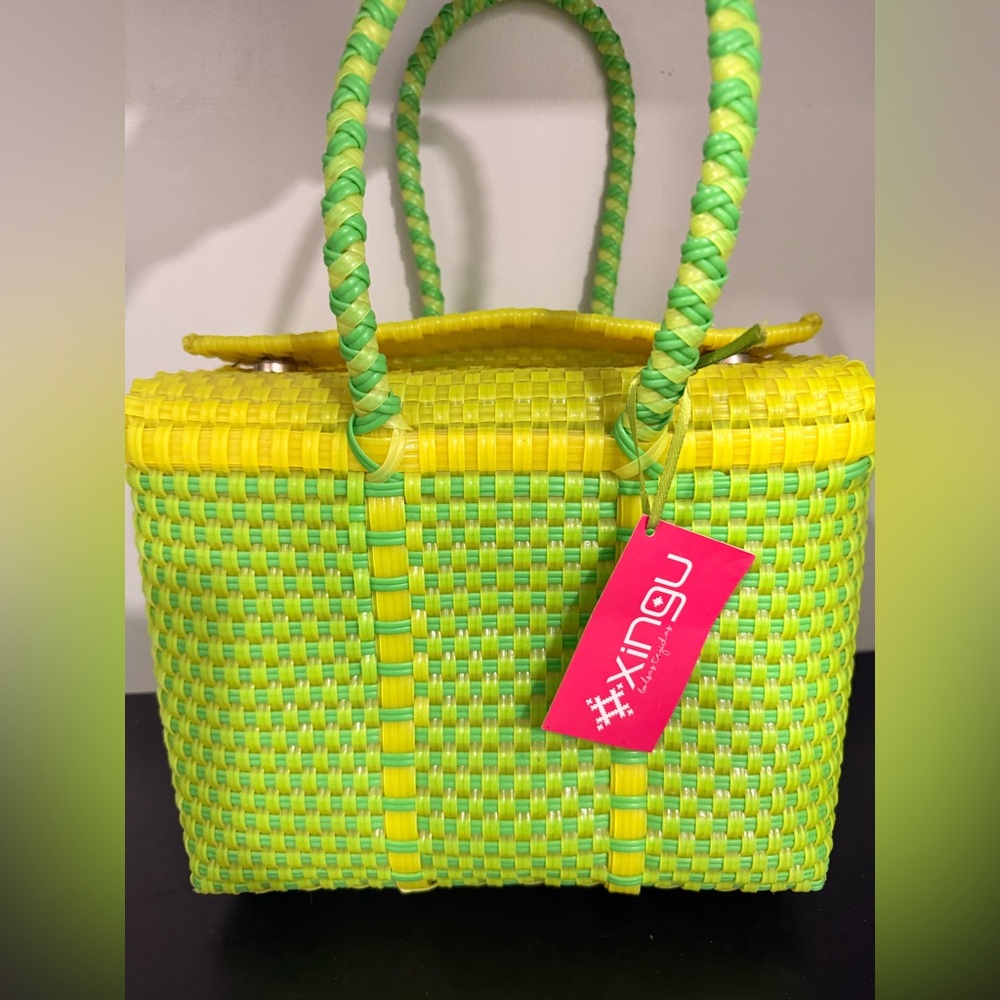 Small Mexican woven plastic purse tote bag magnetic closure lime green nwt